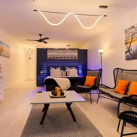 Chic Studio In The Heart Of Town Port Douglas Exterior photo
